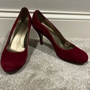 Tahari Colette wine suede pumps 3.5” heel